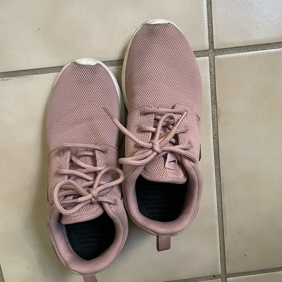 Nike roshe runs women size 5 - Picture 4 of 5